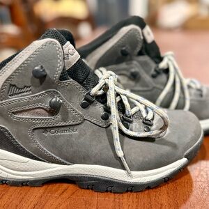 COLUMBIA WOMEN'S HIKING BOOTS